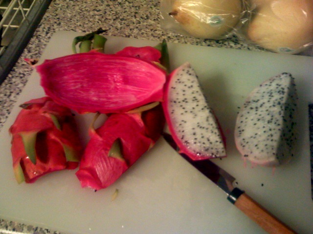 Selenicereus undatus (Dragon Fruit) (alternate view 9)